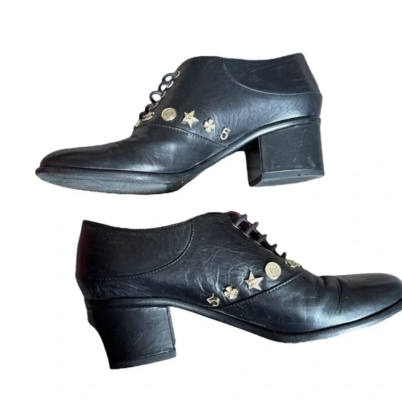 Chanel - Lucky Charms Interlocking CC Logo Pumps Black Leather Sz 38 - Picture 8 of 11